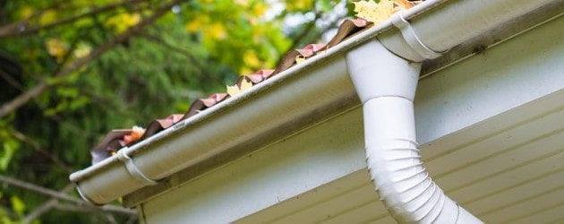 Clogged Gutter Cleaning Service 
