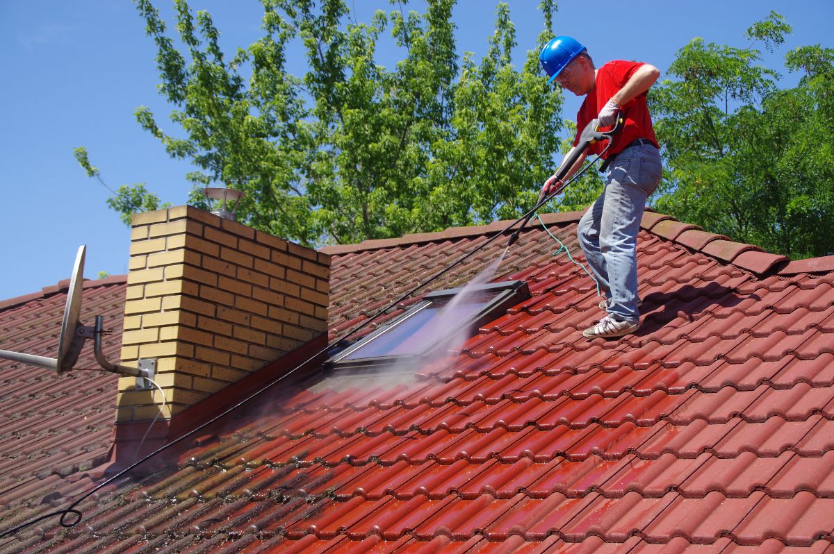 Roof Soft Washing Service 